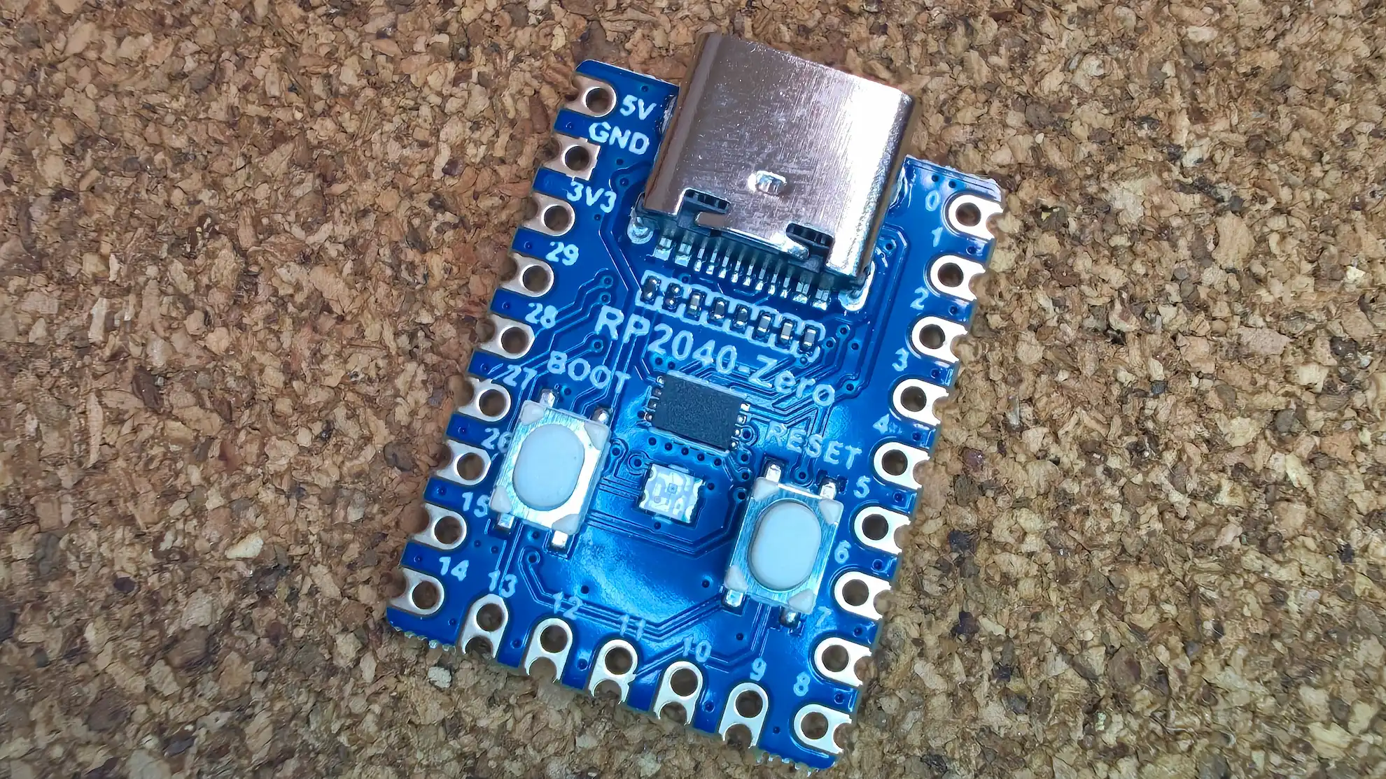 左側のボタンがBOOT